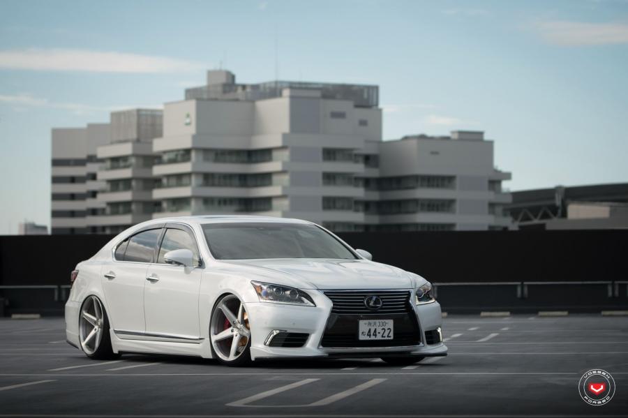 Lexus LS460 on Vossen Wheels (CG-201) 2016 года  (фото 3 из 21)
